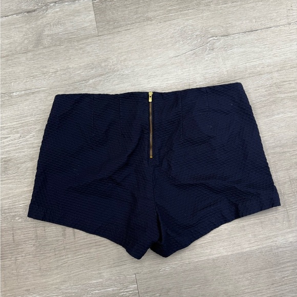 Lilly Pulitzer Navy Blue Scalloped Shorts - Size 8 - Picture 1 of 4